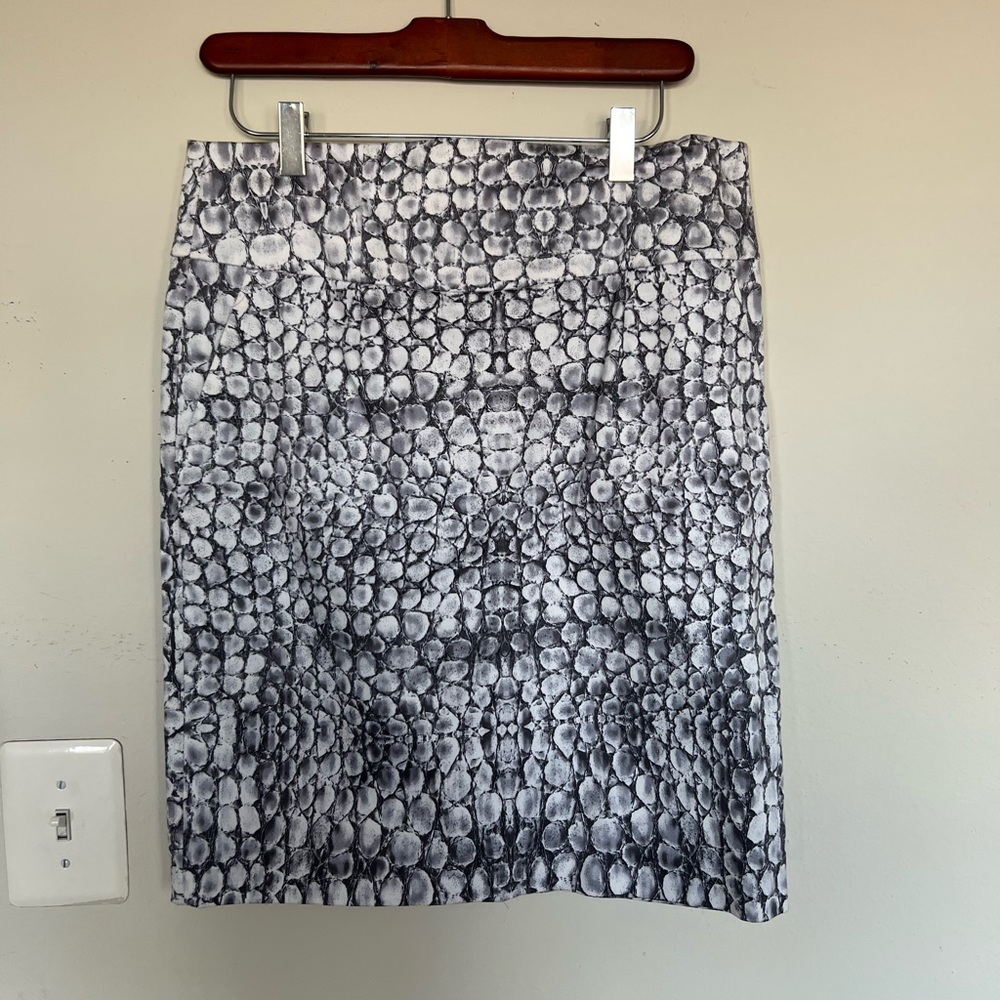 Snake skin print pencil skirt, size 8